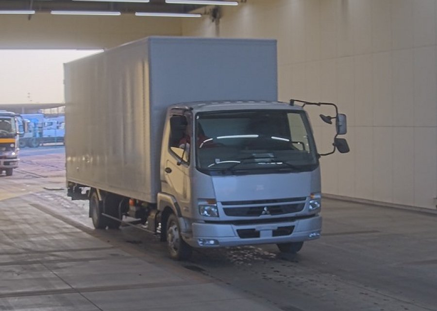 MITSUBISHI FUSO FIGHTER BOX TRUCK